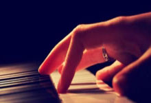  美式女子橄榄球尴尬 